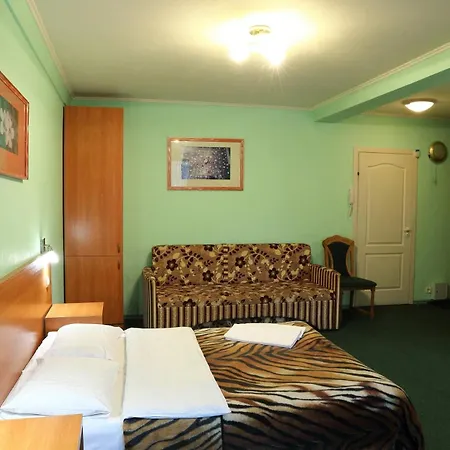 Ukrainian Hotel Service Apartments Kyiv Exterior photo