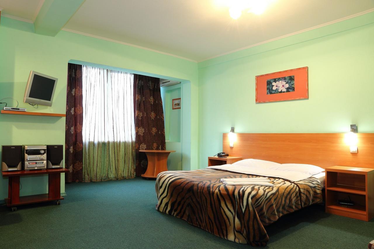 Ukrainian Service Apartment *